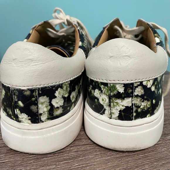 *SOLD* Unique Leather Floral Lucky Brand 🍀Shoes - Size 6 - Picture 3 of 6